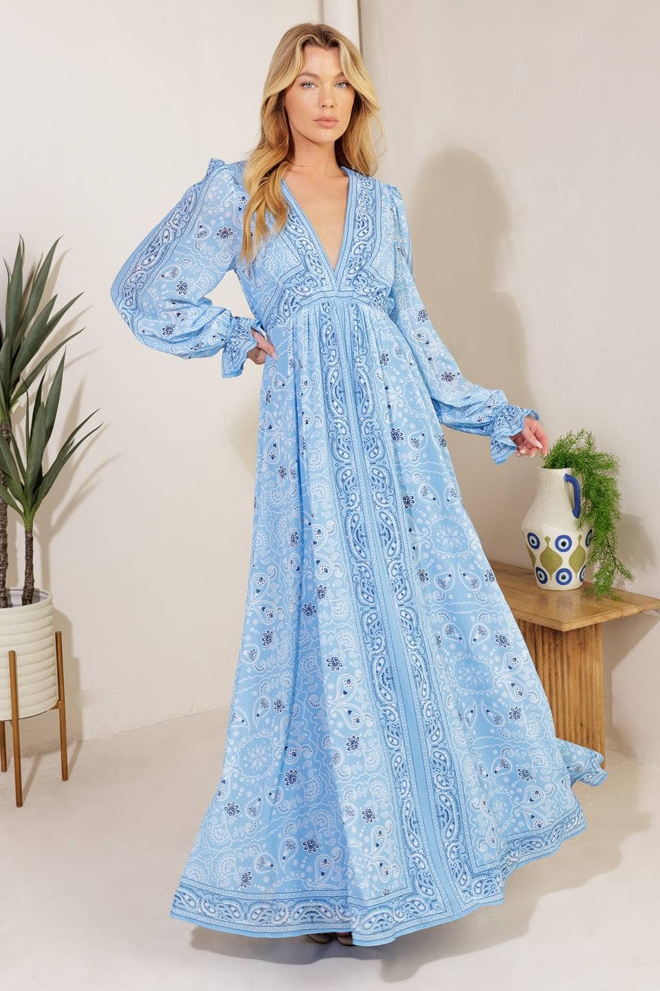A printed woven maxi dress - SKY BLUE